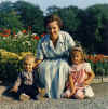 Glenn, Gloria & Linda - circa 1962.JPG (182511 bytes)
