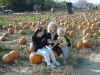 Zach, Mommy & Scott - Pumpkin picking 2001.JPG (129038 bytes)